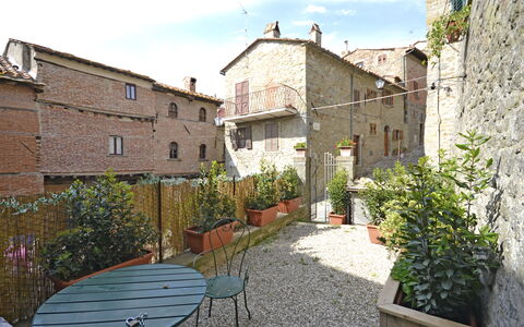 Casa Caterina: Property, Building, House, Town, Cottage, Real Estate, Neighbourhood, Village, Rural Area, Street