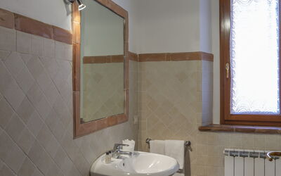 Grillo: Plumbing Fixture, Property, Sink, Window, Mirror, Tap, Building, Bathroom, Wood