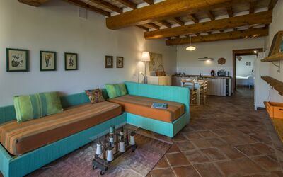 Lollo: Property, Room, Building, Furniture, House, Interior Design, Real Estate, Living Room, Floor, Estate