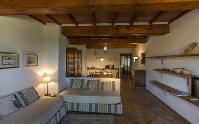 Accommodation:&nbsp;Zi Toni