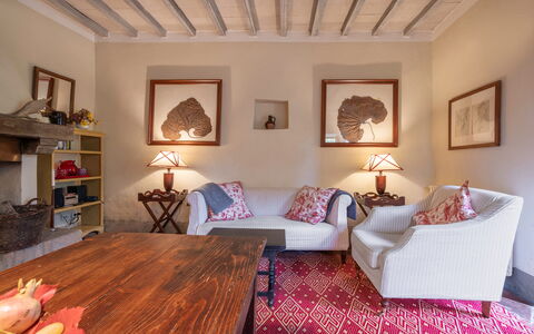 Casa Di Lilli: Furniture, Interior Design, Flooring, Wall, Floor, Couch, Wood, Room, Ceiling, Living Room