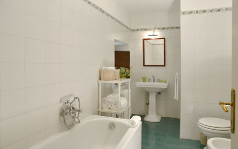 Casa Di Lilli: Bathroom, Plumbing Fixture, Interior Design, Flooring, Wall, Bathroom Sink, Toilet, Floor, Sink, Tap