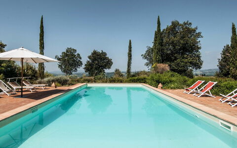 Lavacchio 16: Water, Sky, Swimming Pool, Plant, Azure, Tree, Shade, Rectangle, Leisure, Composite Material