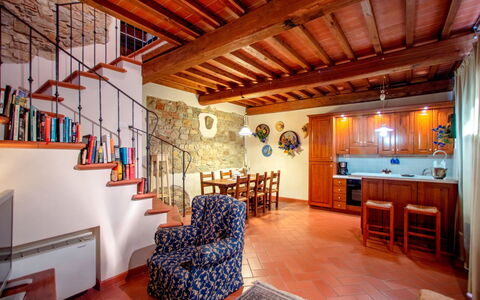 La Boutique del Cardinale: Building, Property, Room, Interior Design, Ceiling, Beam, Loft, House, Furniture, Real Estate