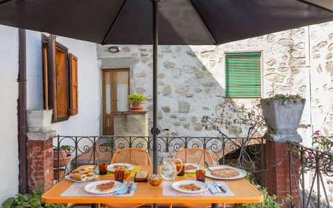 Casa Alice: Property, Room, Table, House, Building, Furniture, Interior Design, Real Estate, Home, Patio