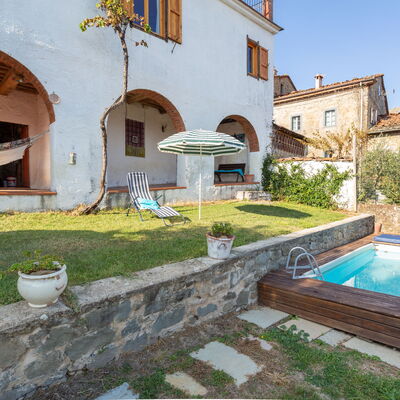 Casa Alice: Property, Building, House, Real Estate, Swimming Pool, Residential Area, Villa, Estate, Hacienda, Backyard