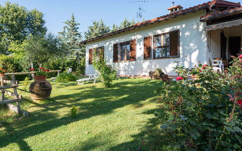 Villa Campiglia: Property, House, Building, Yard, Cottage, Real Estate, Farmhouse, Home, Villa, Garden