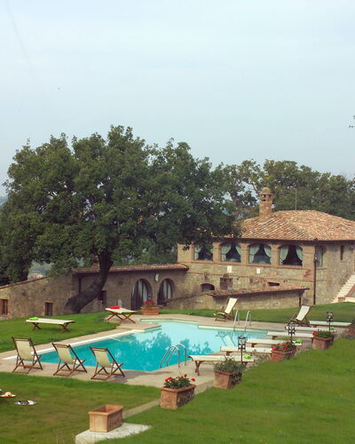 Villa Fontanelle: Sky, Plant, Water, Tree, Building, Swimming Pool, Land Lot, Grass, Cloud, Leisure
