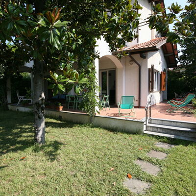 Villa Del Forte: Property, House, Home, Building, Real Estate, Architecture, Yard, Tree, Cottage, Villa