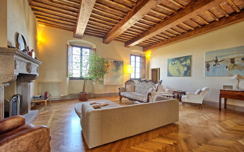 Palazzo Del Capitano: Property, Living Room, Building, Room, Interior Design, Furniture, Ceiling, House, Estate, Wood Flooring
