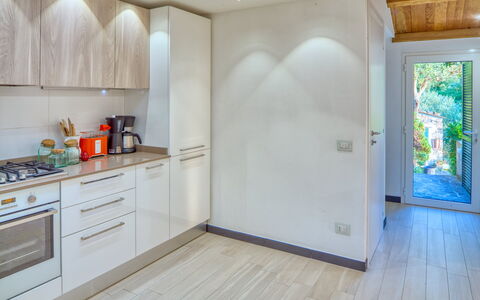 Il Frantoio Del Mesco - Levanto: Wood, Room, Floor, Flooring, Interior Design, Glass, Kitchen, Ceiling, Wall, Home Appliance