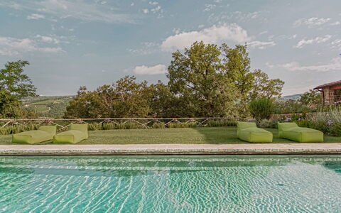 Villa Pianvecchio: Swimming Pool, Cloud, Property, Real Estate, Azure, Aqua, Residential Area, Resort, Composite Material, Garden