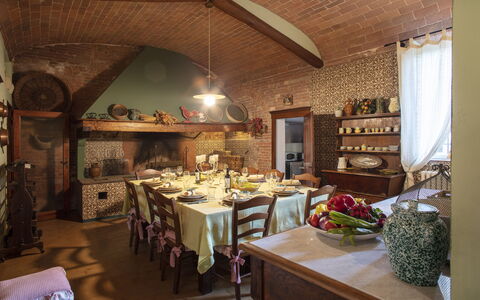 Villa Asciolo: Tablecloth, Room, Interior Design, Table, Ceiling, Furniture, Interior Design, Linens, Dining Room, Home Accessories