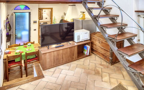 Mario - Levanto: Room, Interior Design, Television Set, Television, Interior Design, Home Appliance, Door, Flat Panel Display