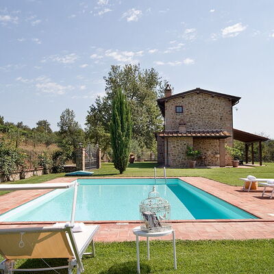Villa Miravalle: Sky, Plant, Cloud, Swimming Pool, Tree, Building, Shade, Land Lot, Grass, Leisure