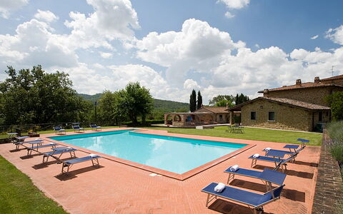 Cottage Capanna: Cloud, Plant, Sky, Property, Swimming Pool, Building, Water, Azure, Tree, Shade