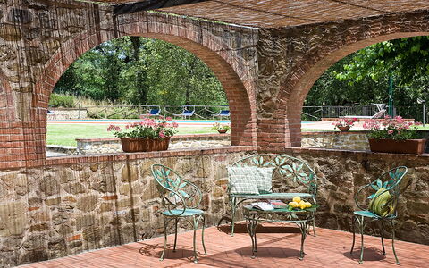 Cottage Capanna: Plant, Furniture, Table, Chair, Flowerpot, Shade, Outdoor Furniture, Outdoor Table, Building, Wood