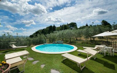 Francigena: Cloud, Water, Building, Plant, Sky, Property, Swimming Pool, Nature, Azure, Tree