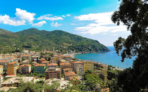 Studio Paola - Levanto: Cloud, Sky, Water, Mountain, Plant, Building, Azure, Natural Landscape, Tree, Vegetation