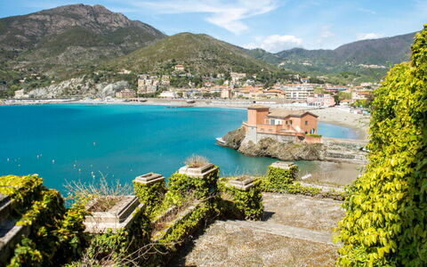 Nina Home - Levanto: Coast, Mountainous Landforms, Coastal And Oceanic Landforms, Hill, Sea, Mountain, Headland, Terrain, Promontory, Tourist Attraction