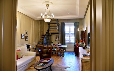 Appartamenti Troise: Table, Property, Furniture, Couch, Picture Frame, Building, Interior Design, Wood, Lighting, Lamp