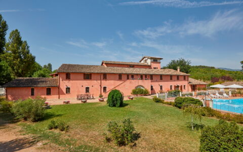 Agriturismo Il Molino Di Uncinano: Sky, Plant, Cloud, Building, Window, Tree, Natural Landscape, Land Lot, Residential Area, Grass