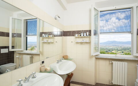 Villa Lastra: Mirror, Tap, Plumbing Fixture, Sink, Property, Bathroom Sink, Window, Bathroom, Cloud, Interior Design