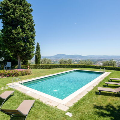Villa Lastra: Water, Sky, Property, Plant, Natural Landscape, Botany, Swimming Pool, Rectangle, Outdoor Furniture, Shade