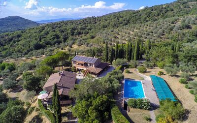 Casale Di Montali: Cloud, Sky, Plant, Property, Mountain, Plant Community, Building, Nature, Natural Landscape, Tree