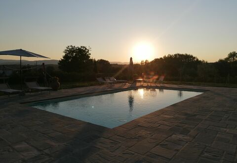 Il Pozzo Di San Barnaba: Water, Sky, Water Resources, Swimming Pool, Tree, Body Of Water, Landscape, Sunset, Leisure, Composite Material