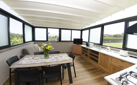 Tenuta Il Giardino Proprietà: Table, Furniture, Couch, Property, Plant, Window, Building, Houseplant, Living Room, Flower