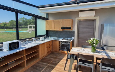 Tenuta Il Giardino Proprietà: Countertop, Property, Furniture, Cabinetry, Building, Table, Kitchen, Kitchen Appliance, Window, Wood