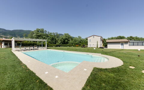 Tenuta Il Giardino Proprietà: Sky, Water, Swimming Pool, Building, Plant, Shade, Land Lot, Flooring, Floor, Tree