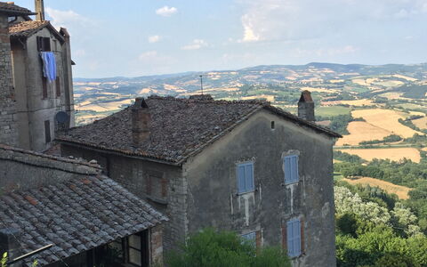 La Terrazza Di Todi: Cloud, Sky, Plant, Building, Property, Window, House, Cottage, Residential Area