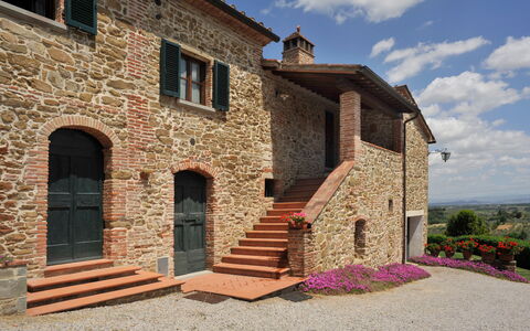San Lorenzo: Sky, Cloud, Plant, Window, Building, Door, Stairs, Wood, Brick, Brickwork