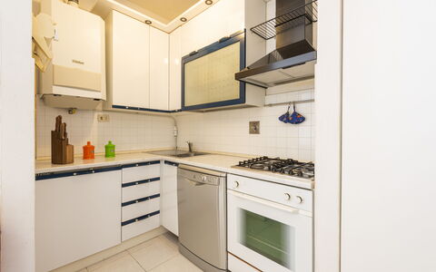 Casa Marina: Countertop, Cabinetry, Building, Property, Kitchen Stove, Kitchen Appliance, Cooktop, Gas Stove, Kitchen, Home Appliance