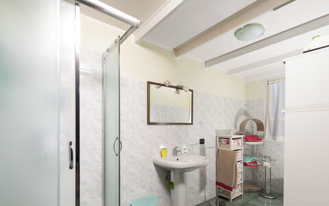 Villa Isola: Mirror, Tap, Sink, Plumbing Fixture, Property, Bathroom Sink, Building, Bathroom, Lighting, Interior Design