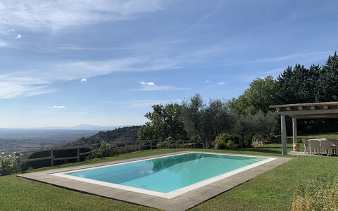 Villa Adelfa: Sky, Water, Cloud, Swimming Pool, Azure, Rectangle, Natural Landscape, Shade, Grass, Leisure