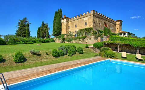 Villa Paneretta: Water, Plant, Sky, Property, Building, Green, Nature, Blue, Azure, Swimming Pool