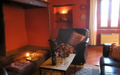 Appartamento Sanchimento: Building, Property, Furniture, Table, Window, Chair, Interior Design, Wood, Living Room, Comfort