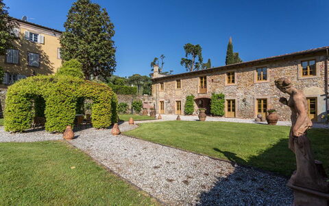 Villa Vaccoli: Plant, Sky, Window, Land Lot, Building, Grass, Cottage, Landscape, Facade, Tree