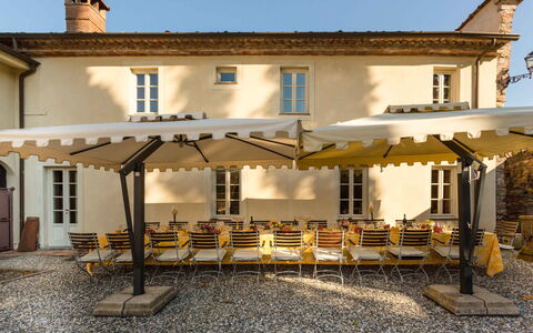 Villa Vaccoli: Sky, Property, Window, Plant, Building, Shade, House, Cottage, Residential Area, Real Estate