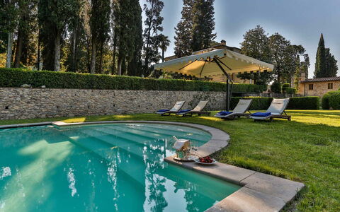 Villa Vaccoli: Water, Plant, Property, Sky, Umbrella, Swimming Pool, Tree, Nature, Azure, Shade