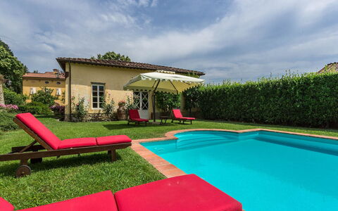 Villa Cantignano: Cloud, Sky, Plant, Building, Water, Swimming Pool, Shade, Rectangle, Outdoor Furniture, House