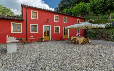 Villa Guamo: Plant, Building, Window, Cloud, Sky, Nature, Road Surface, House, Tree, Land Lot