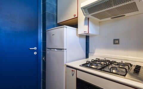 Residenza Morin: Cabinetry, Gas Stove, Kitchen Appliance, Kitchen Stove, Cooktop, Building, Stove, Kitchen, Wood, Home Appliance