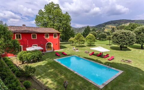 Villa Guasperini: Cloud, Building, Plant, Sky, Property, Window, Tree, Nature, House, Water