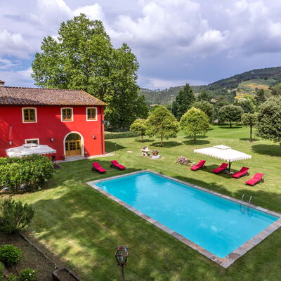 Villa Guasperini: Cloud, Building, Plant, Sky, Property, Window, Tree, Nature, House, Water