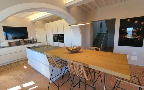 Casa Insieme: Table, Property, Furniture, Building, Wood, House, Interior Design, Hall, Cabinetry, Floor