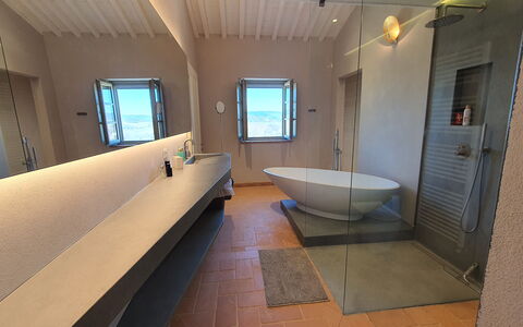 Casa Insieme: Property, Plumbing Fixture, Tap, Bathtub, Azure, Wood, Purple, Interior Design, Bathroom, Sink